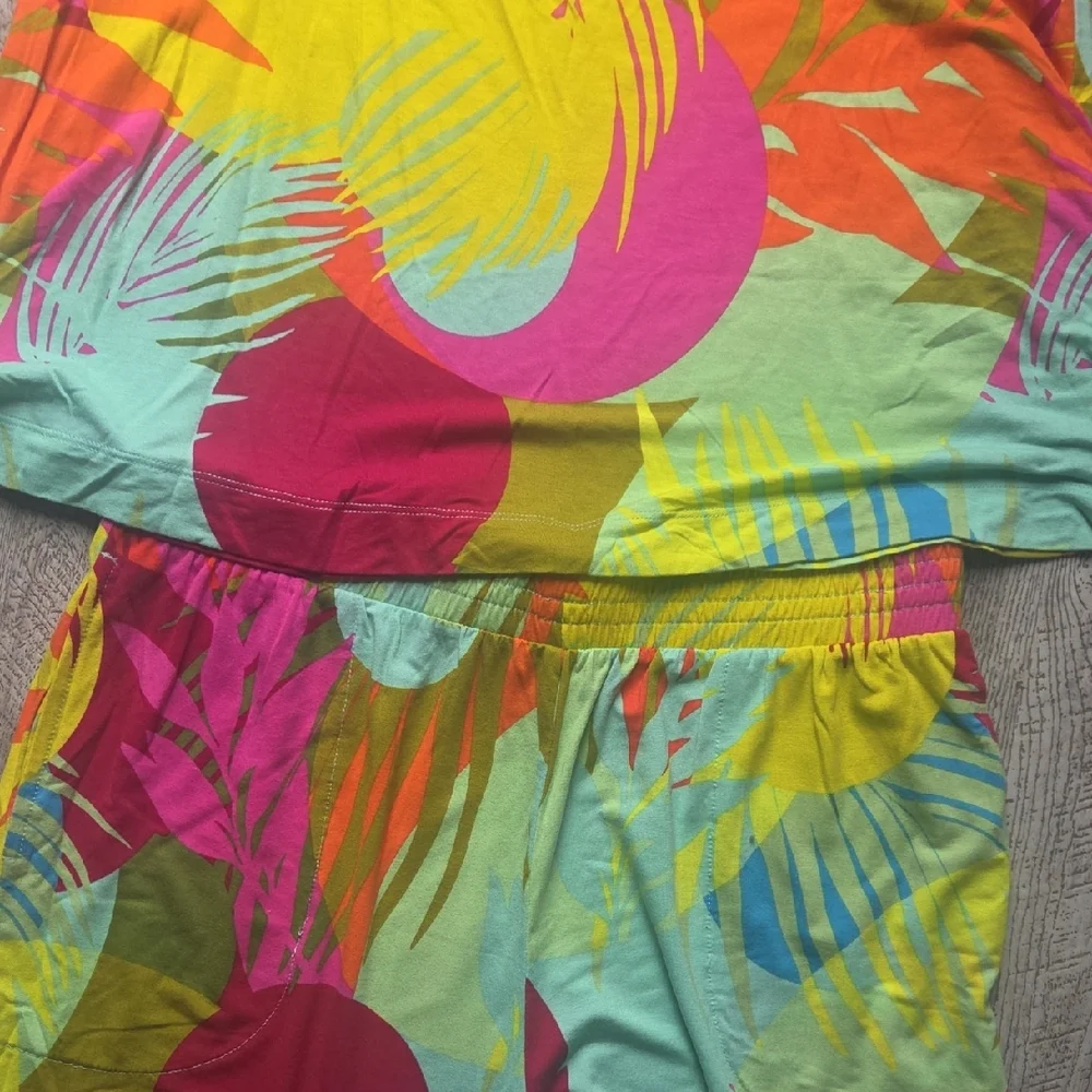 Colorful Tropical Print Set - Picture 2 of 3